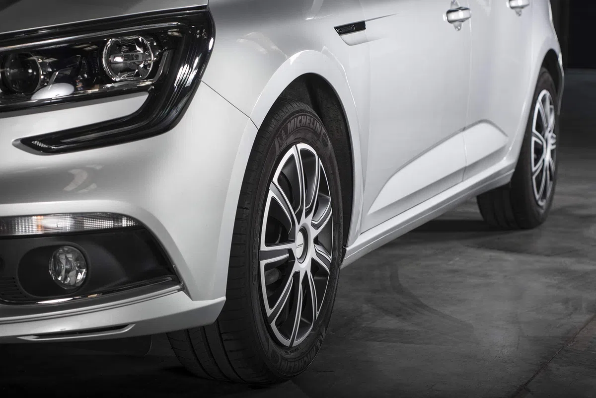 MICHELIN 009113 4 Tapacubos de Coche, NVS 49 Bicolor Negro y Gris Metalizado, 14 Pulgadas