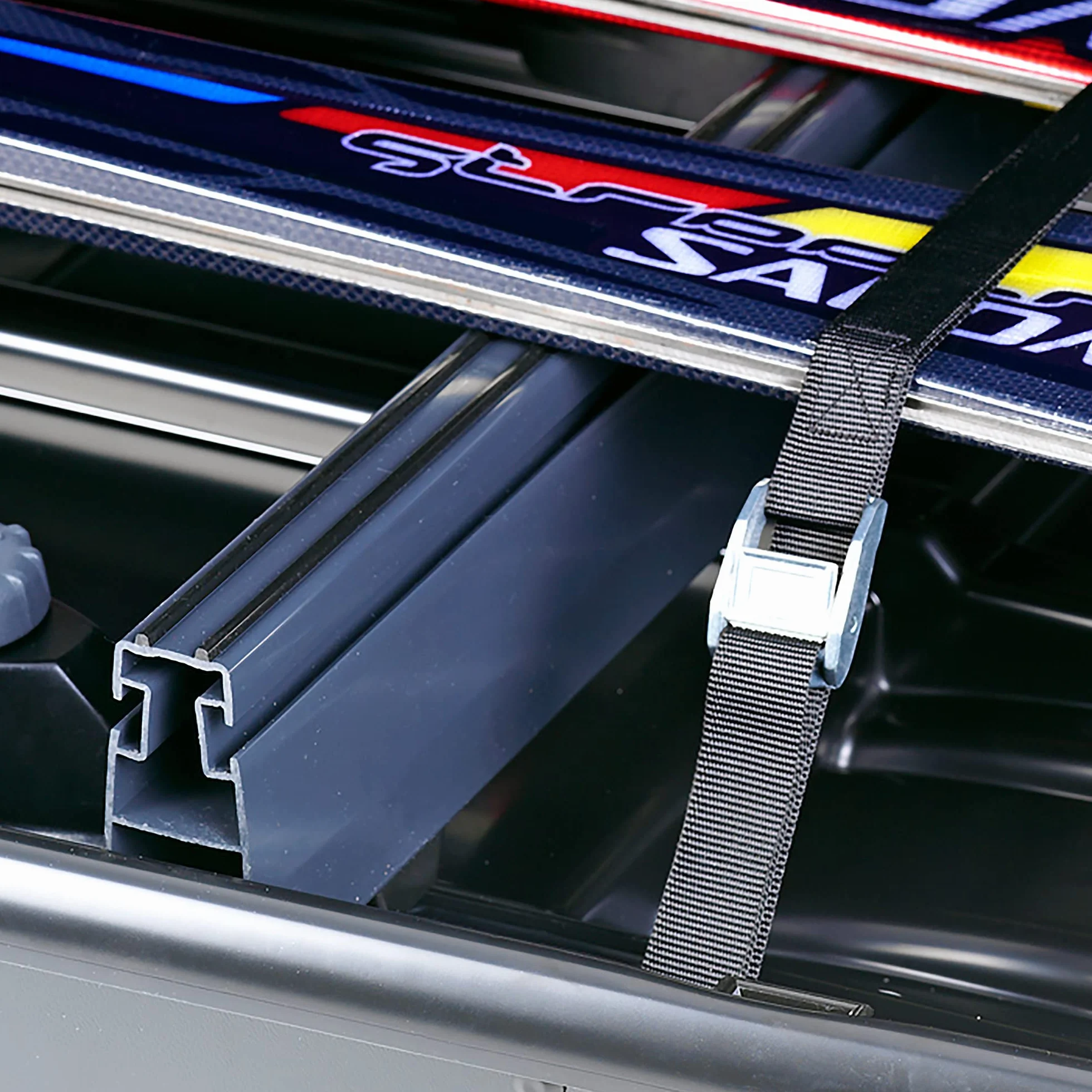 Thule Box Ski Carrier Adapter 694-8, para un Transporte Seguro y Protegido de los esquíes Dentro del Cofre portaequipajes.